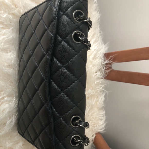 ❌SOLD❌ CHANEL Flap Navy Quilted Caviar Leather - Picture 5 of 8